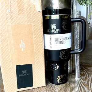 Stanley Quencher H2.0 Tumbler with Hello Kitty Design